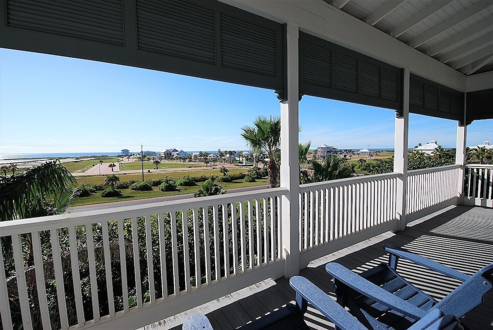 Bella Casa - Private House With Hot Tub 4 Bedroom Home by RedAwning