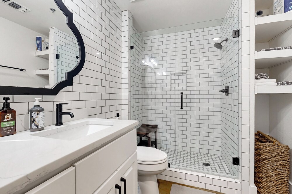 Luxe 1BR Downtown Loft in Historical Building