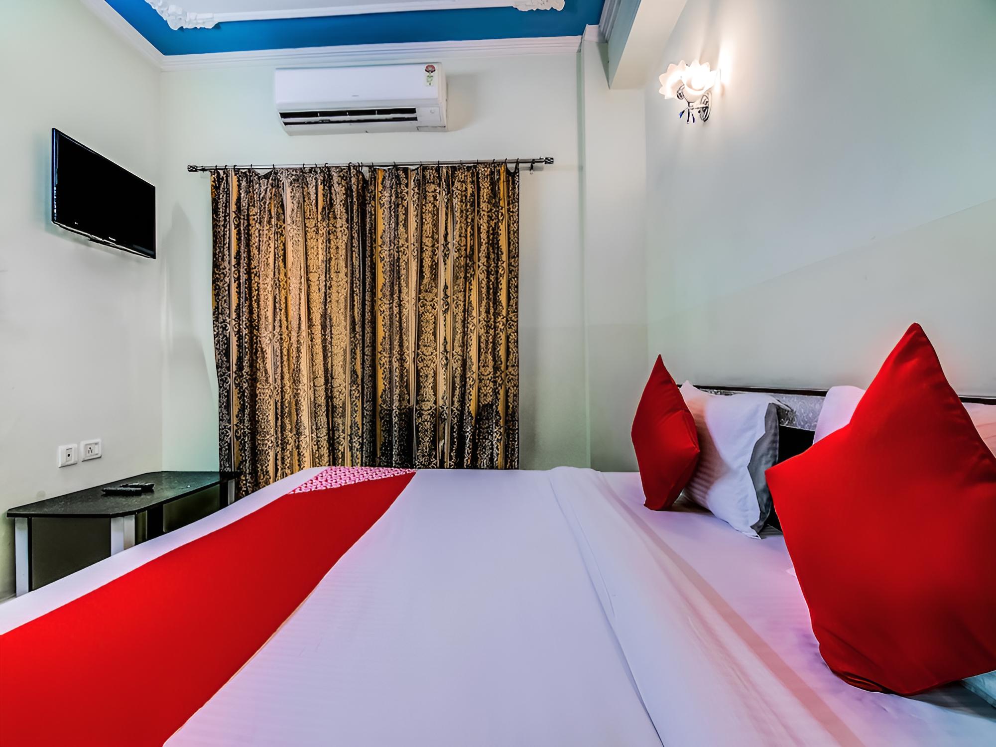 OYO 14066 hotel Govindi palace