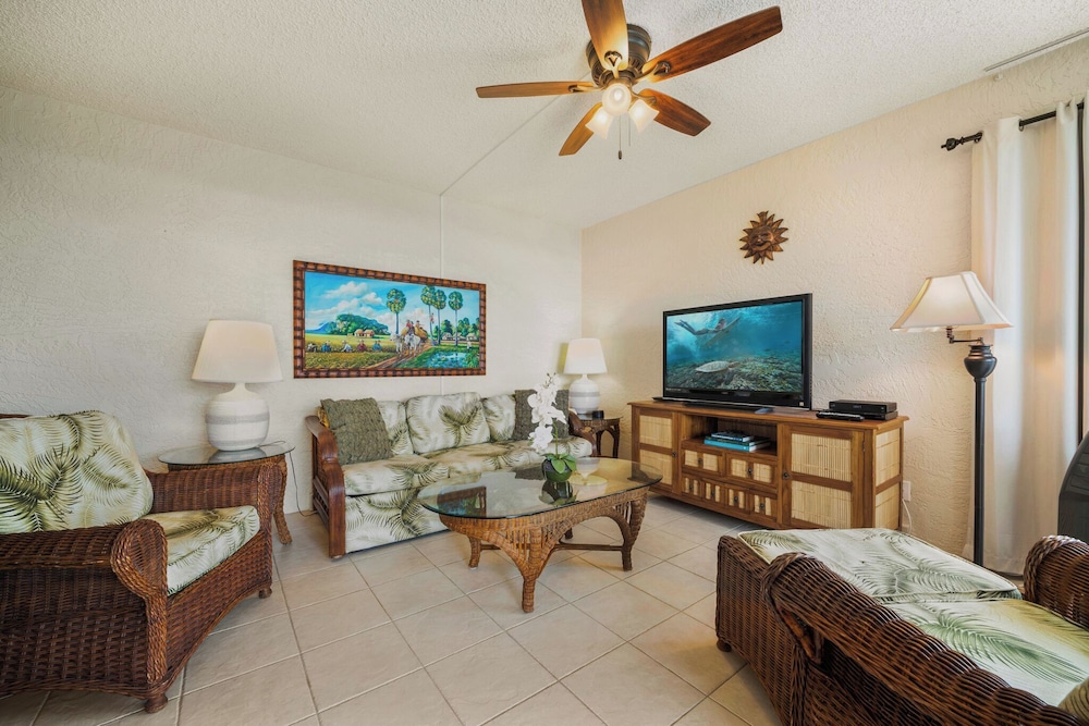 Top Floor With Ocean Views - Convenient Location - Vrkcv