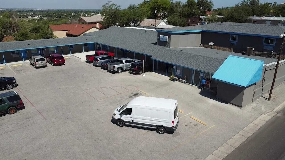 Eagle Pass Vacations - Hillcrest Motel - Property Image 1