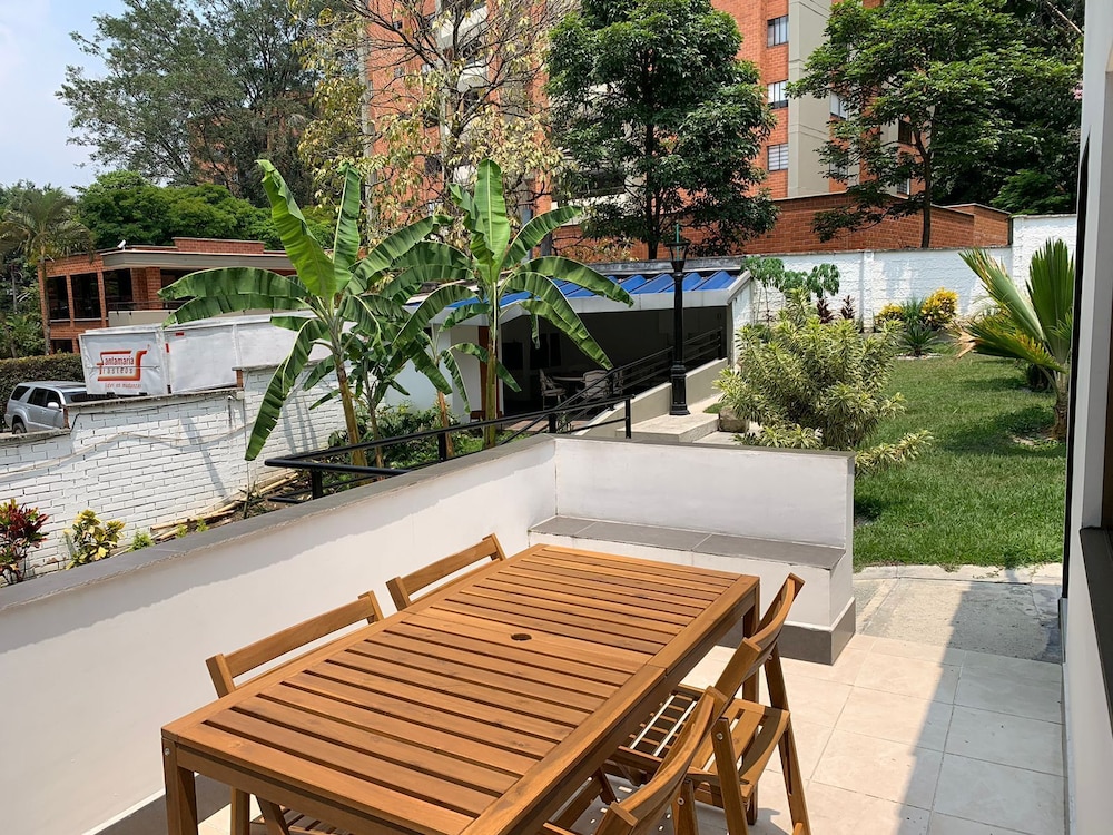 El Poblado - La Frontera