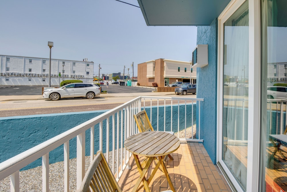 Walk to Wildwood Boardwalk: Family-friendly Condo!