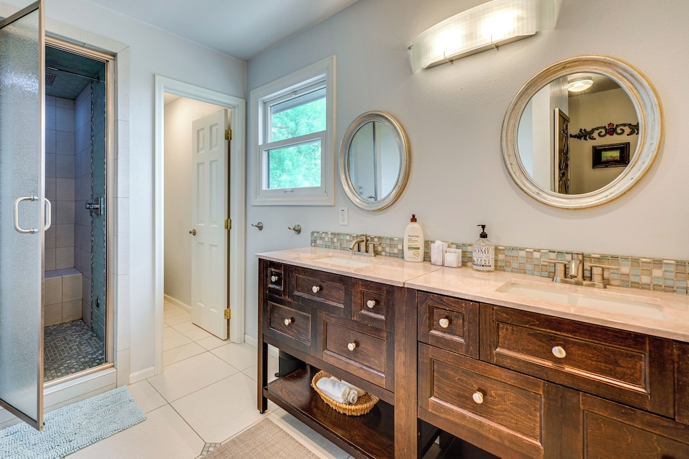 Mtn-view Home w/ Pickleball Court in Louisville!