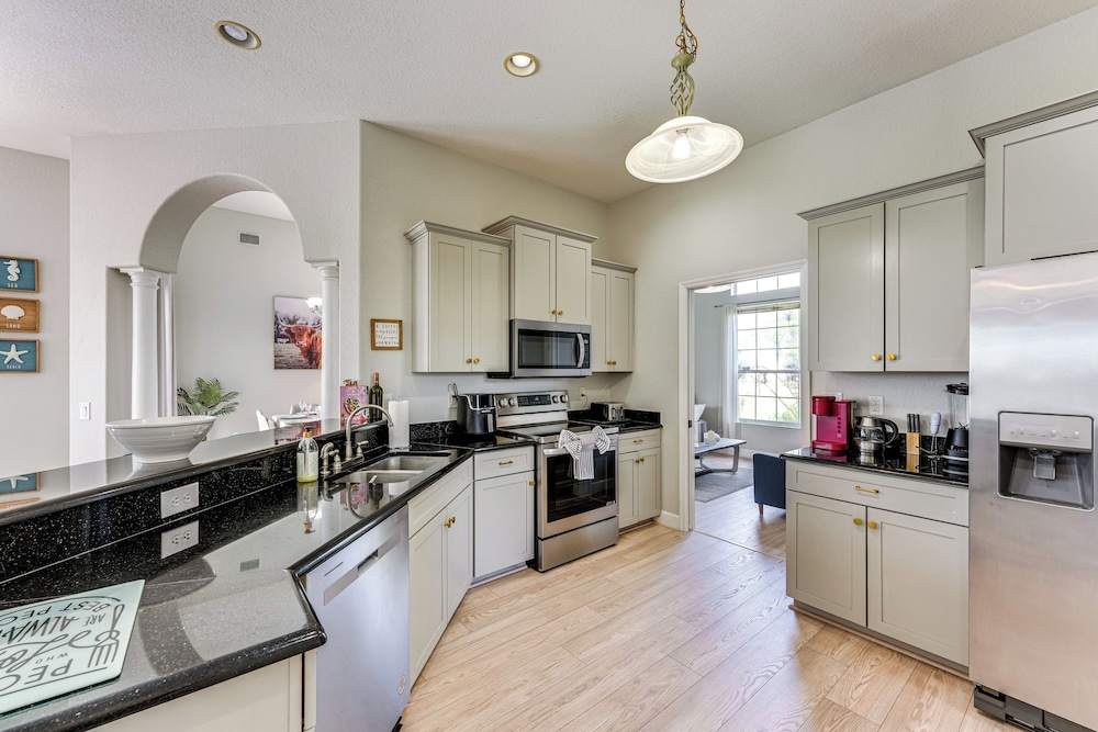 Game, Swim & Unwind: Lakeside Retreat Near Disney