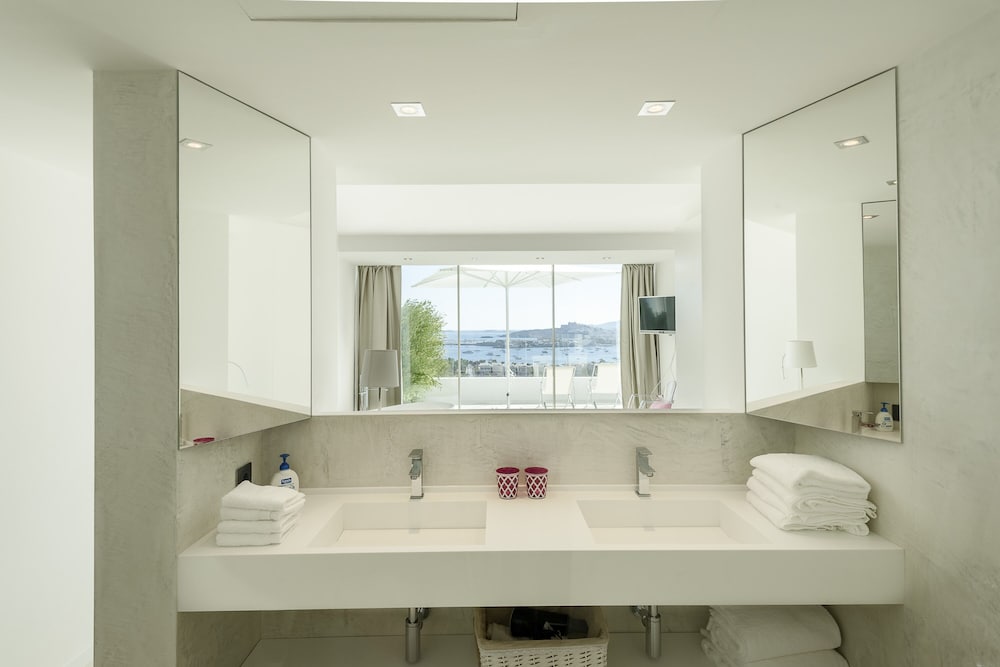 Villa Triple X view 4