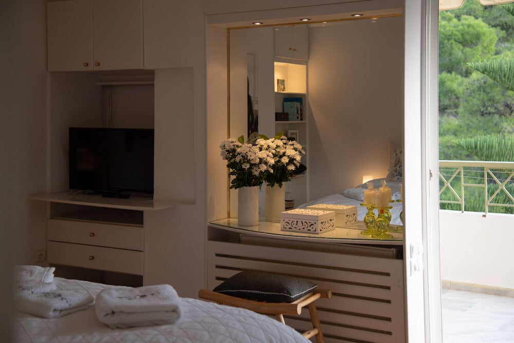 Vouliagmeni Luxury Seaview Apartment view 3