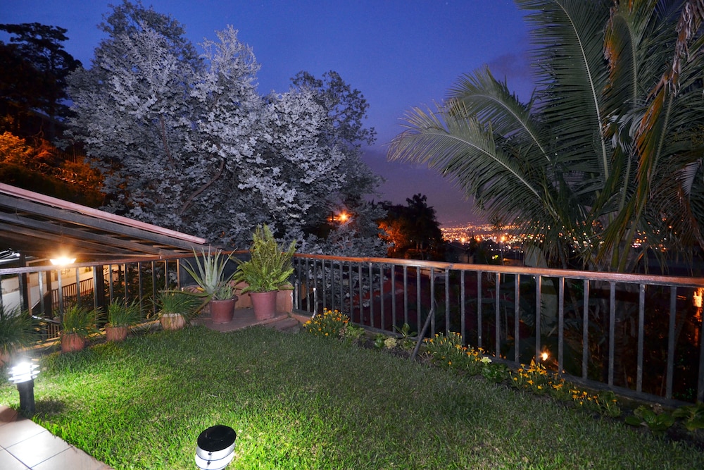 Casa Reflejos City View
