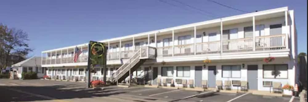 Hotel Seagrass Inn - Image 1