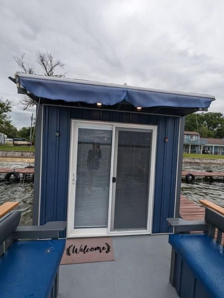 House Boat on Fife Lake
