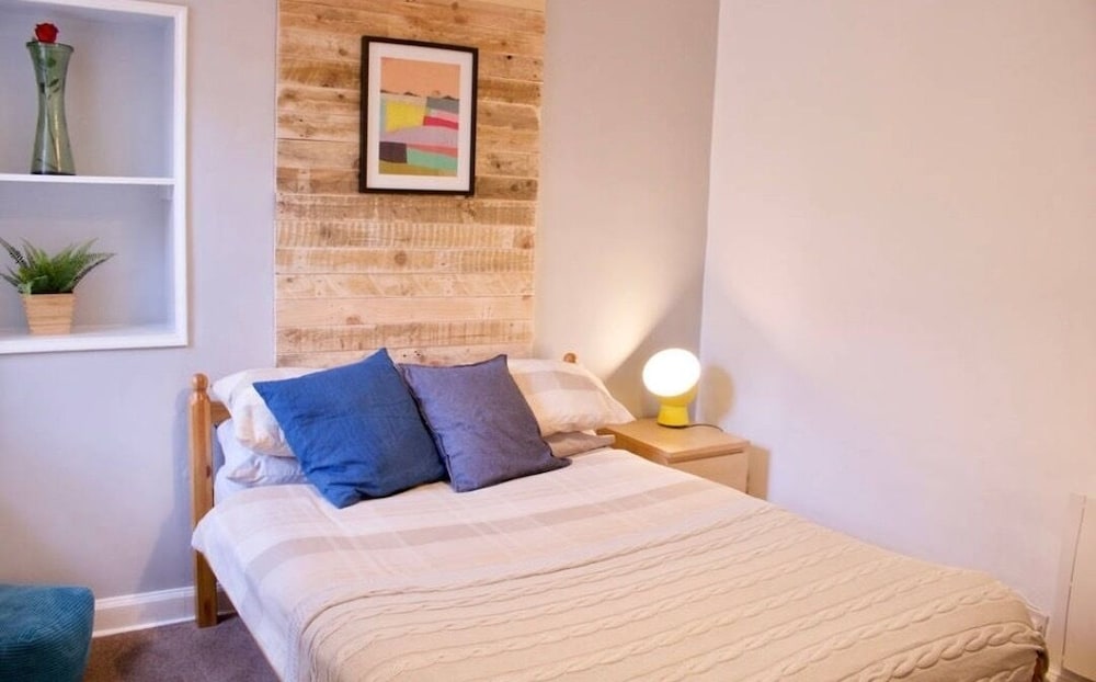 Unique two bed Main Door Flat at the Meadows view 5