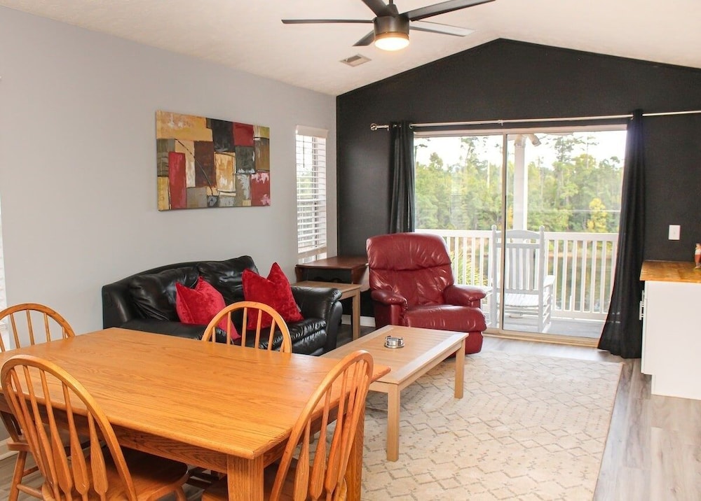 Waterway Village 18g 2 Bedroom Condo
