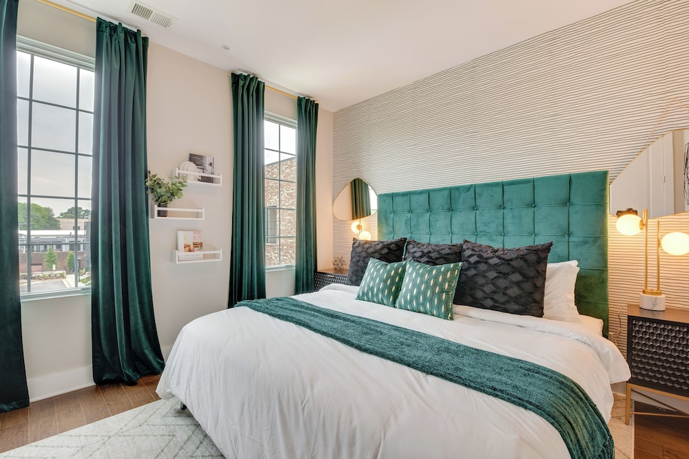 Chic Atlanta Vacation Rental ~ 1 Mi to Downtown!