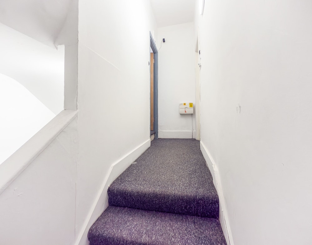 Spacious 2BR Maisonette 2 Baths Huge Lounge