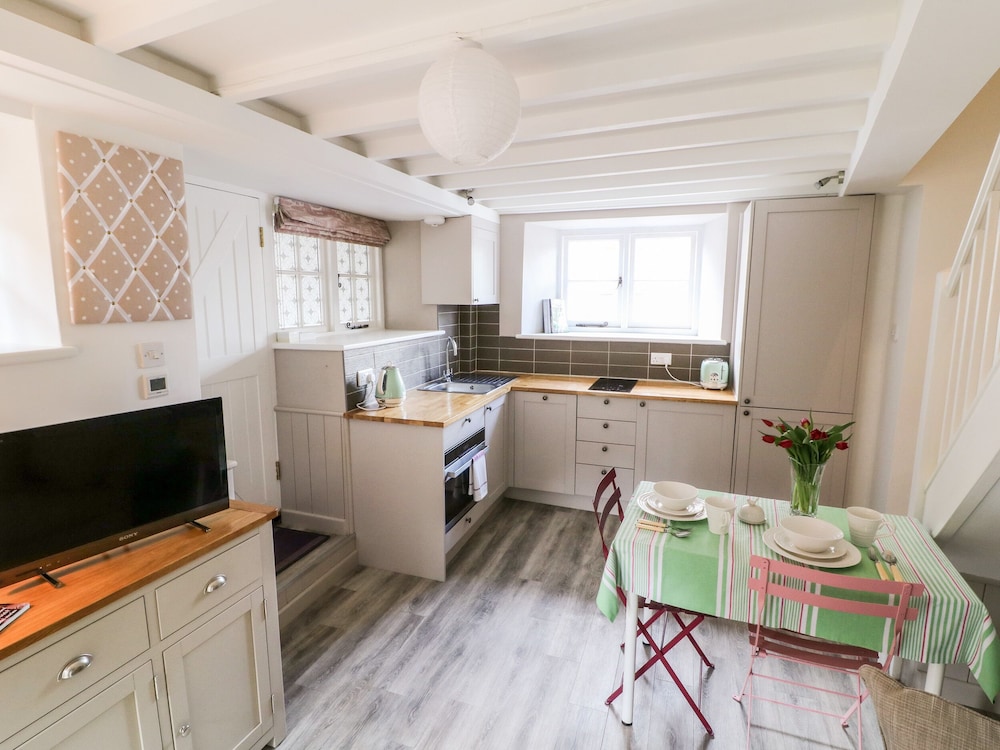 1 Manor Cottage