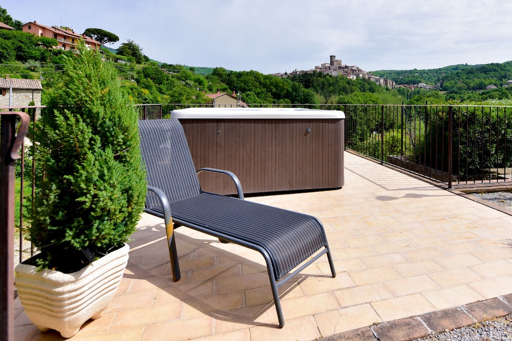 Agriturismo Castello delle Fornaci - Private Jacuzzi
