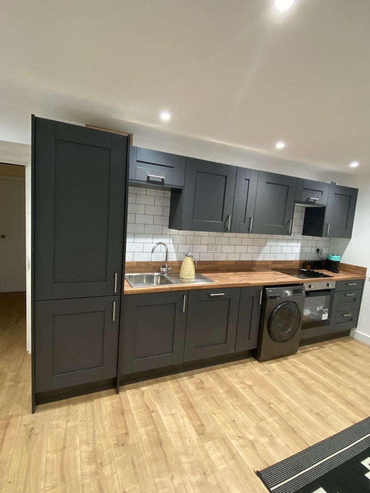 Stunning 1-bed Apartment in Bracknell view 4