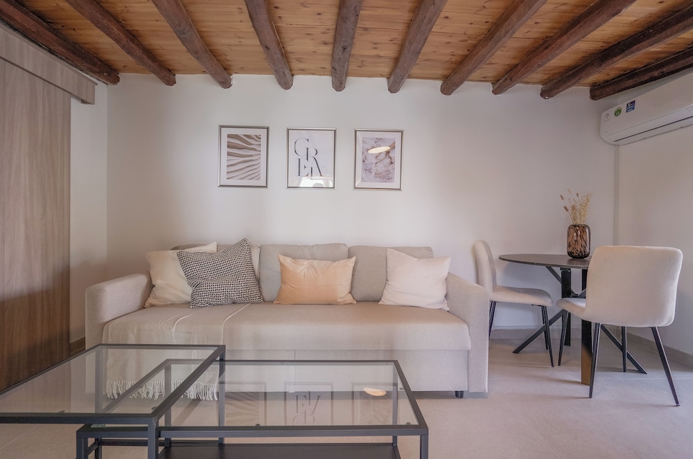 Phaedrus Living Peristerona Traditional Maisonette