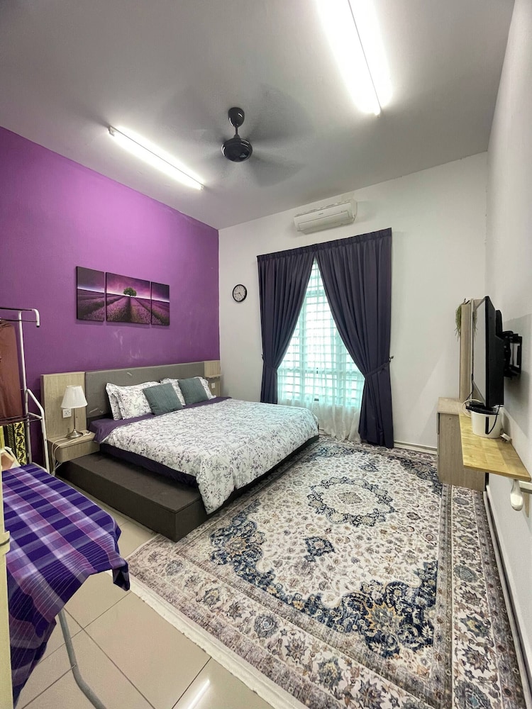 Spacious Family Homestay in Durian Tunggal With Private Pool