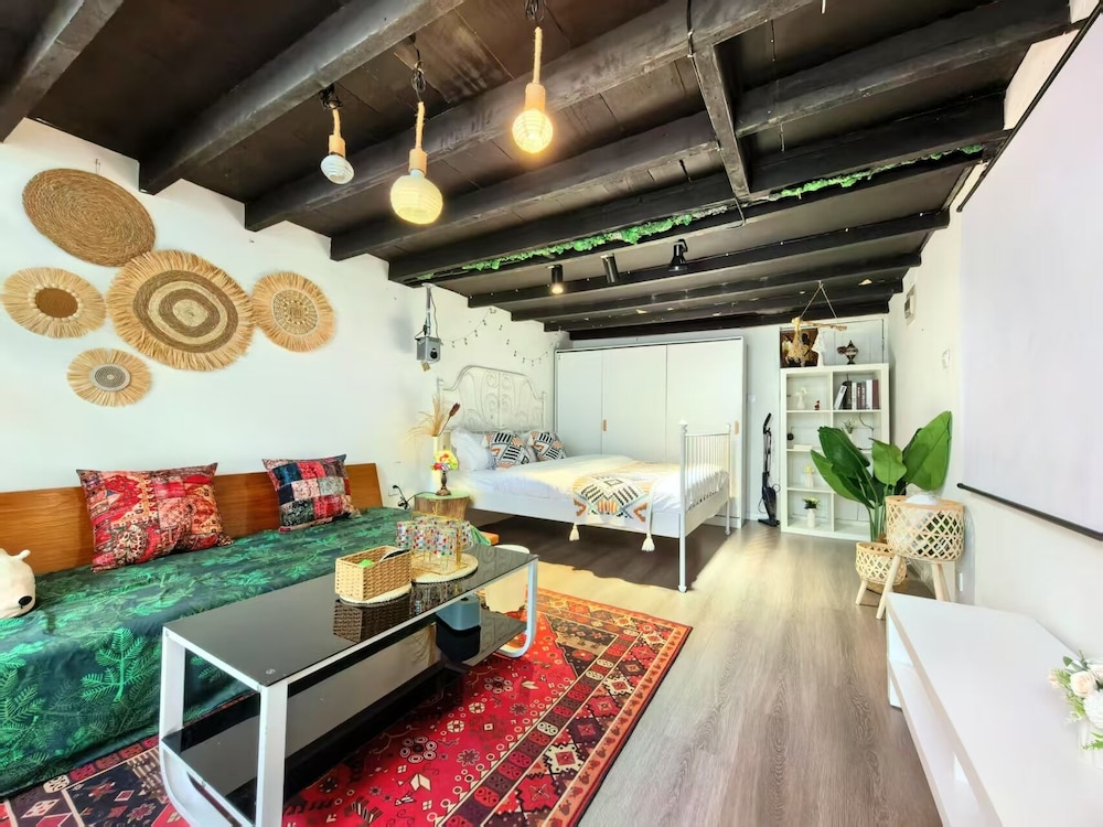 Shanghai Hills & Aromahome Sunshine BnB