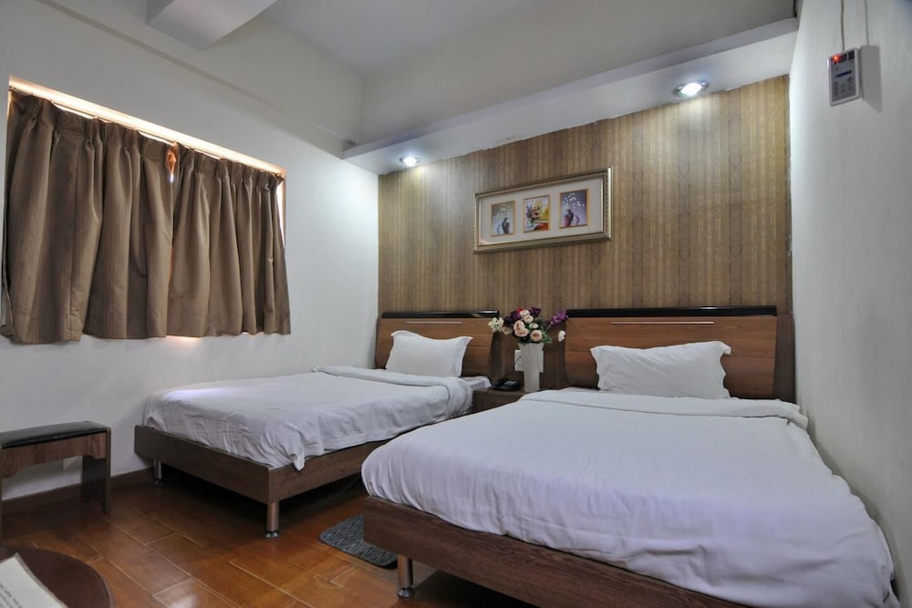 Hotel Akash Sarovar