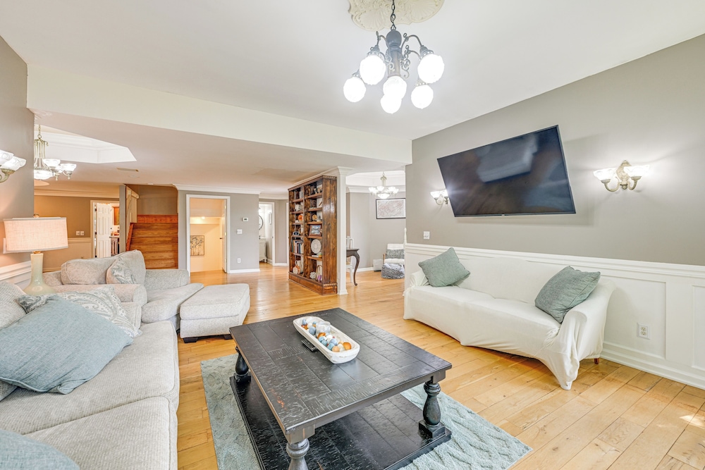 5-story Group Getaway w/ Game Room in Franklin!