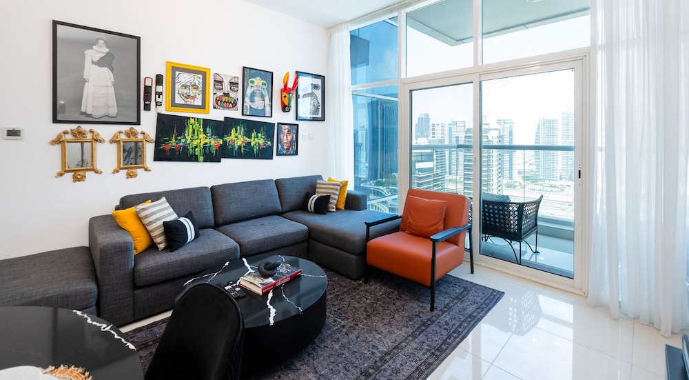 Premium 2BR Apt w Marina Views