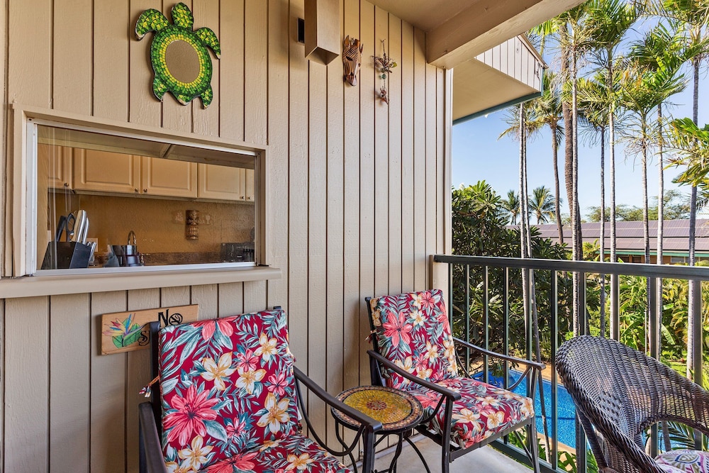 Kalama Terrace P-307 - 3rd-floor Walkup, 7 min Walk to Charley Young Beach, AC!