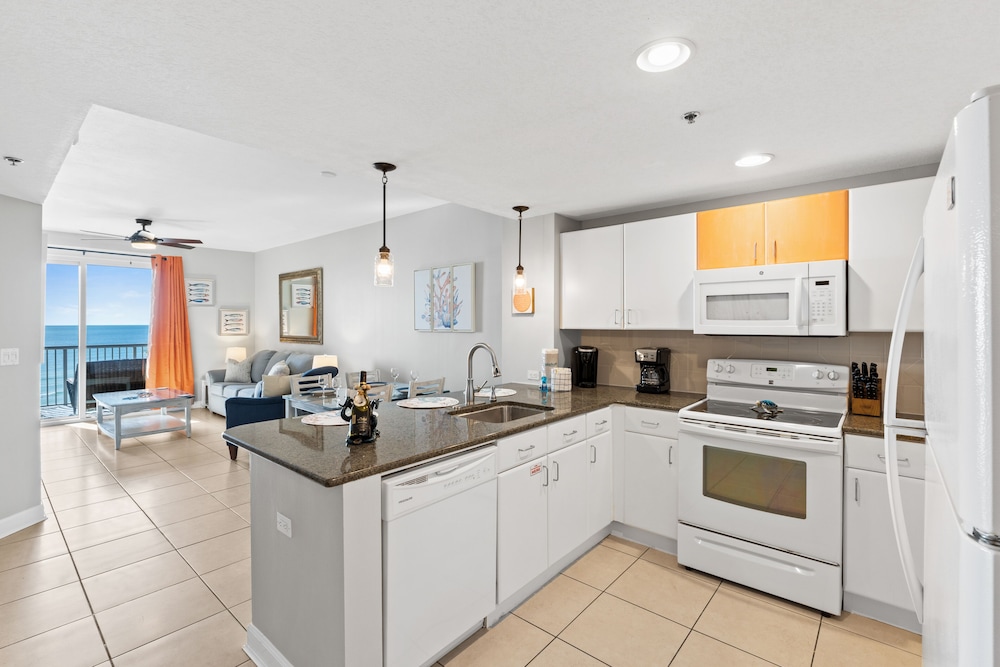 Grand Panama Beach Resort by Book That Condo