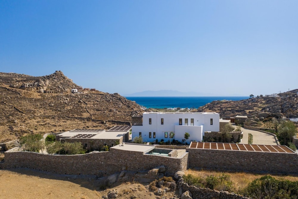 Remarkable 7-bed Villa in Mikonos - Villa Ataraxia view 3