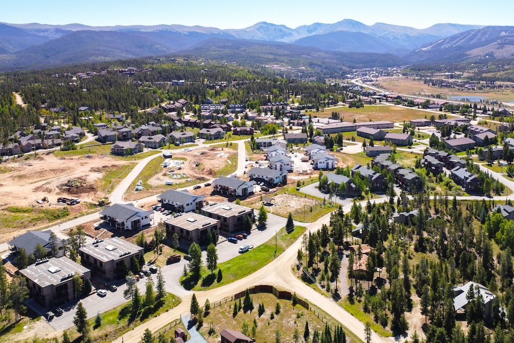 Elevated Fraser Condo w/ Mountain View & Amenities