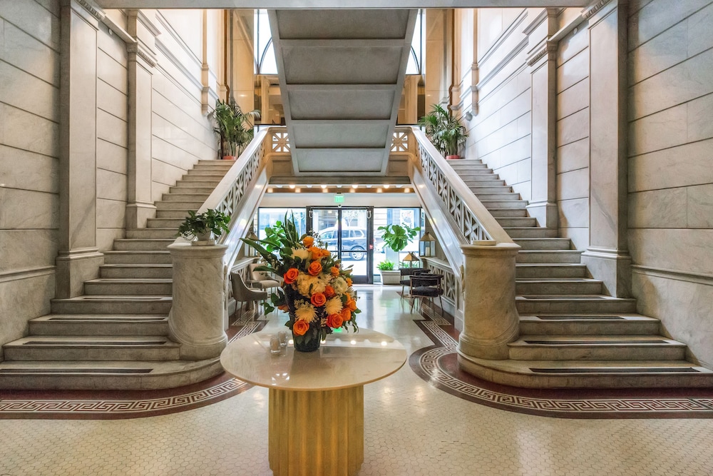 Oneluxstay At HWH LA Downtown - Image 3