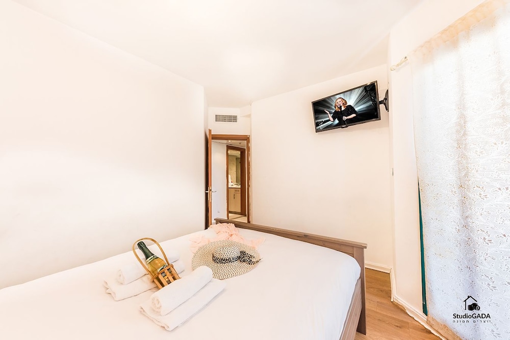 Sea of Galilee 2BR Apt by the Promenade