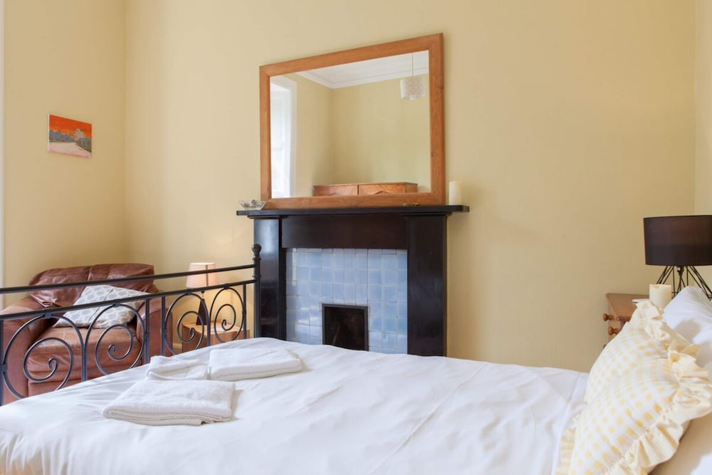 Amazing 4 Bedroom Apartment Just Off The Meadows