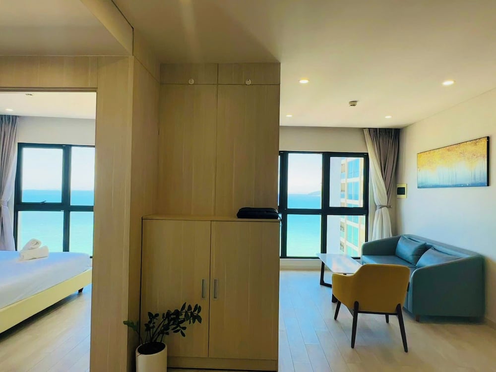 Gold Coast Balcony Serviced Apartment