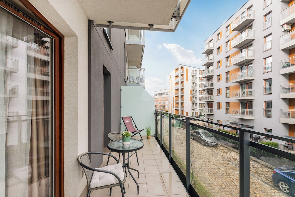 Aura - Riverside & Parking by Downtown Apartments
