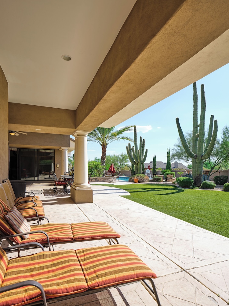 Valley View Villa - Private Pool - Hidden Bedroom