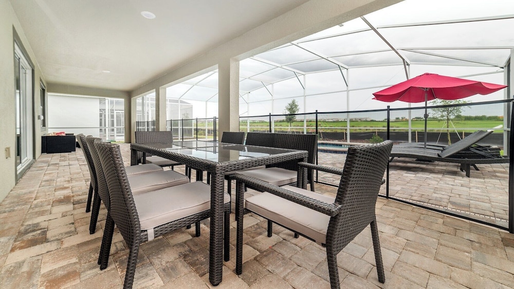 Enchanting Moana & Hogwarts Rooms Close to Parks