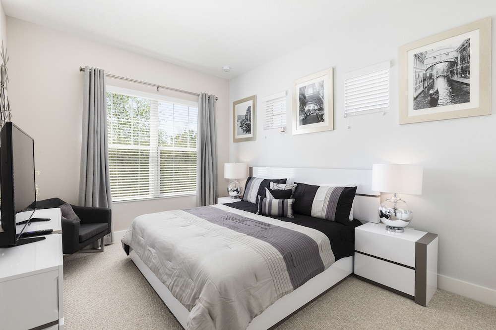 Summerville Vacation Homes by Columbia Management