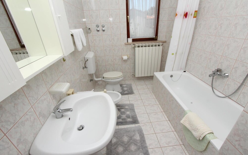 Photo 51