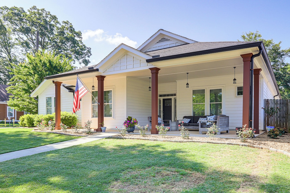 West ATL Home w/ Great Outdoor Space: 4 Mi to Dtwn