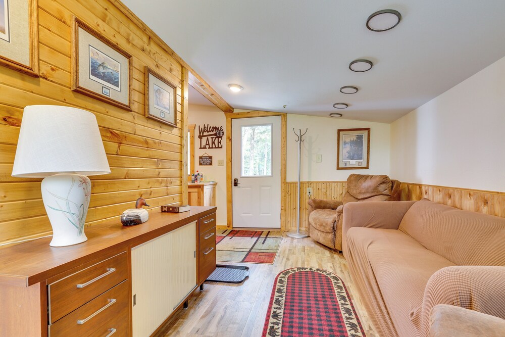 Hatfield Family Home on Lake Arbutus: Boat & Hike