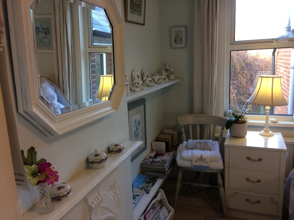 Arts & Bichons B&B