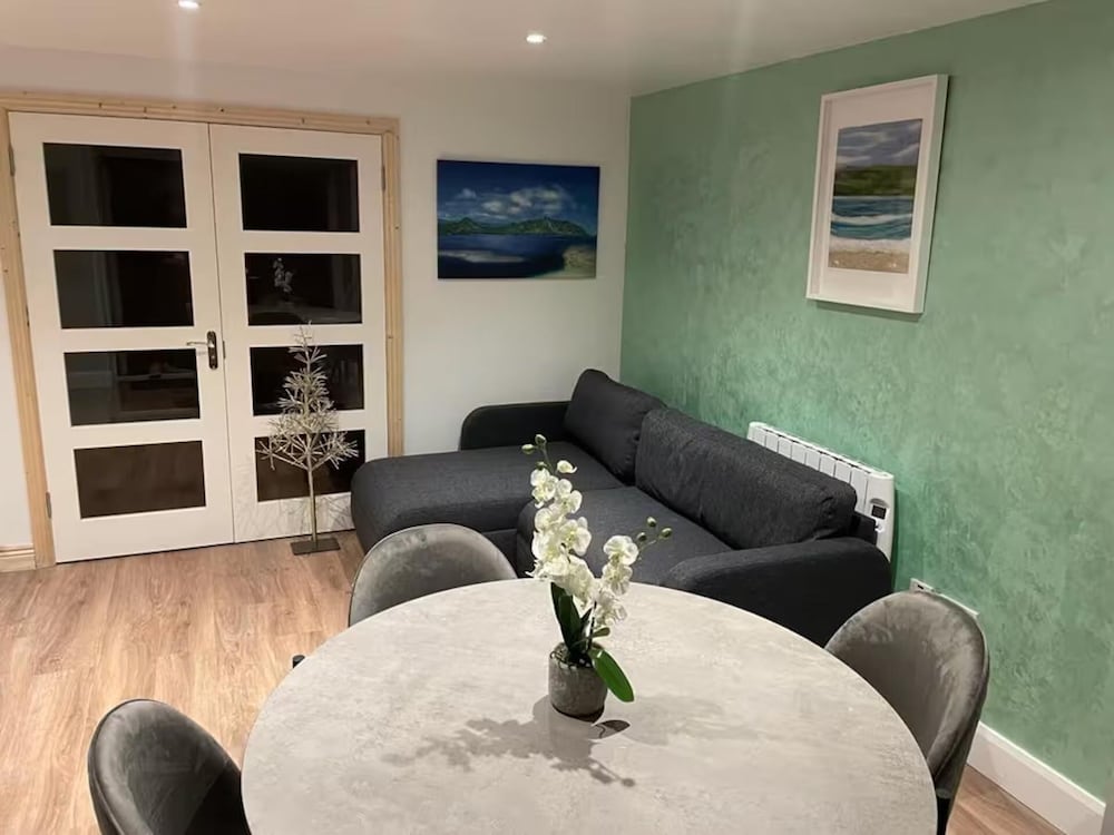 1-bed Cosy Country Retreat- Sleeps 5, Emerald Park