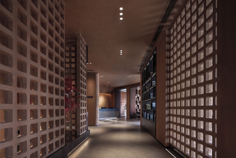 CNHOL RADIENT HOTEL