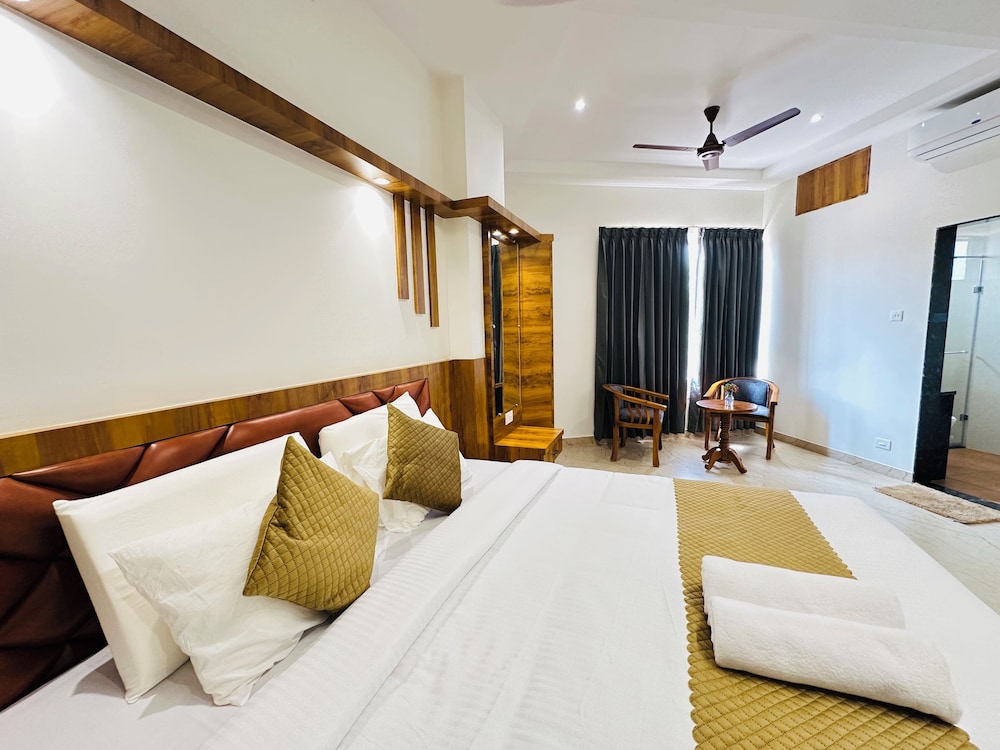 Shambhavi Hotel & Convention Centre