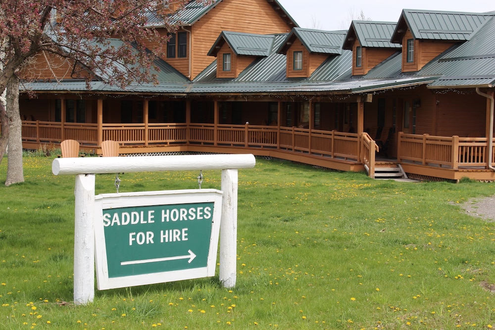 Chico Hot Springs Resort & Day Spa