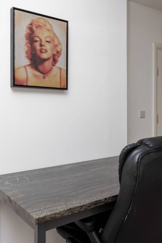 Spacious 1BD Flat 2 Mins to Hyde Park - Mayfair!