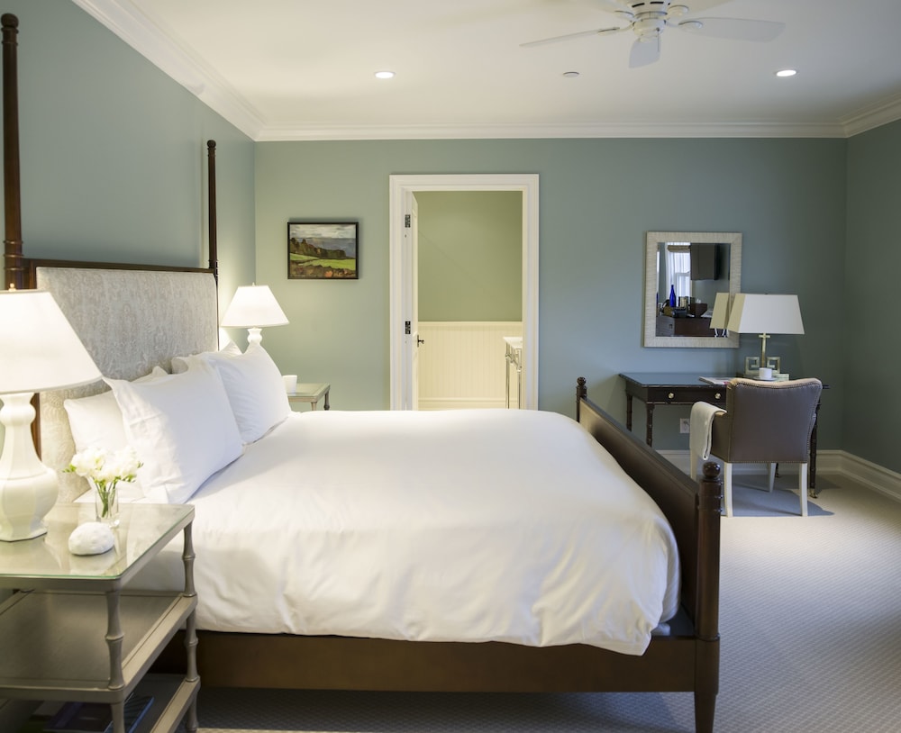 The Quogue Club at Hallock House