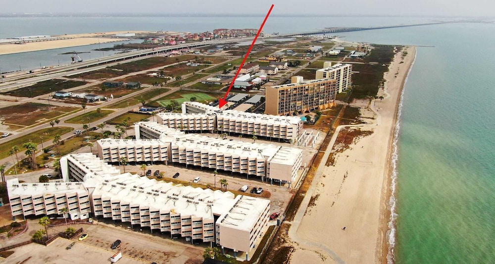Private Balcony w/ Ocean View Pool & Hot Tub Access Ocean Echo by Avantstay